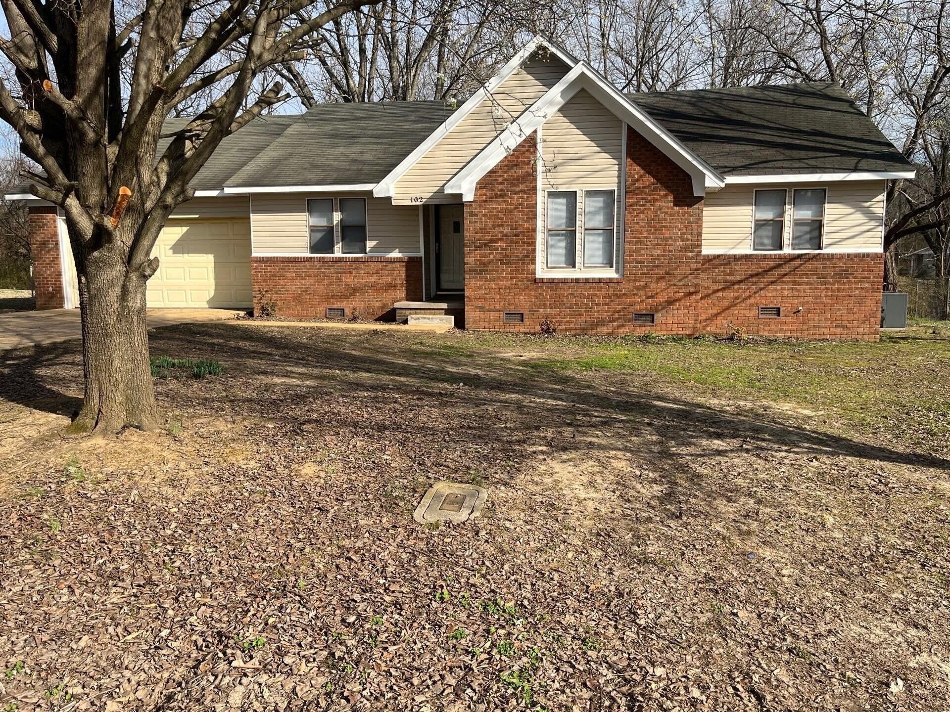 Building Photo - 102 Commanche Trl