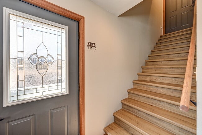 Building Photo - Affordable Luxury 2b/1b in Salida — Utilit...