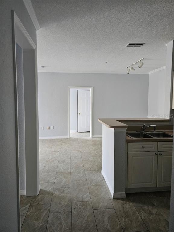 Building Photo - 18001 Richmond Pl Dr