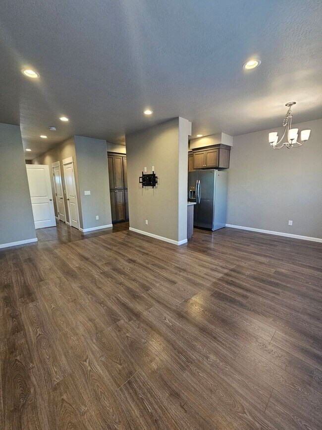 Building Photo - 3593 Juanipero Way