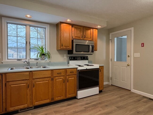 Building Photo - New to the rental market, charming 2 bedroom single family home in Wilmington, MA