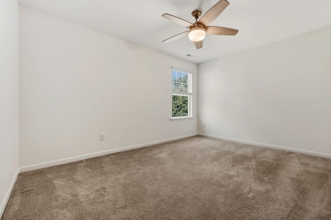 Building Photo - 3 Moonbeam Ct