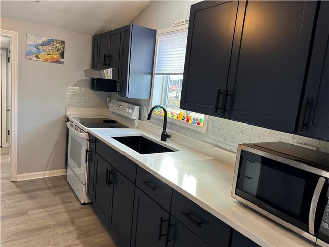 Building Photo - 271 Great Island Rd