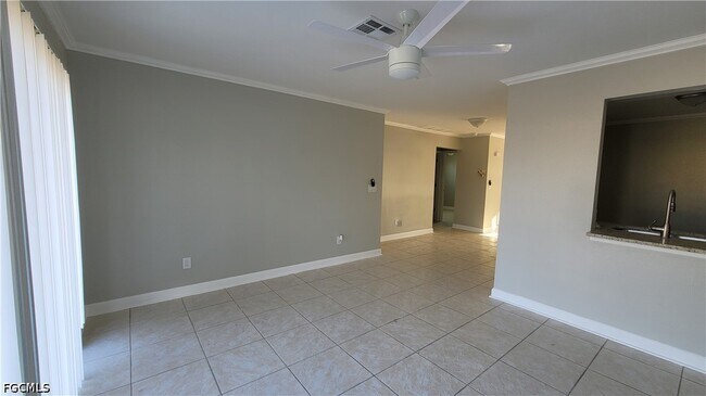 Building Photo - 4402 Santa Barbara Blvd S