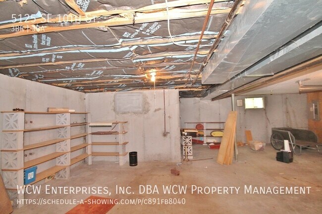 Building Photo - 5125 SE 10th St
