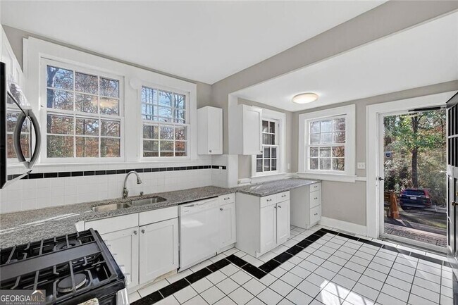 Building Photo - 444 Burlington Rd NE