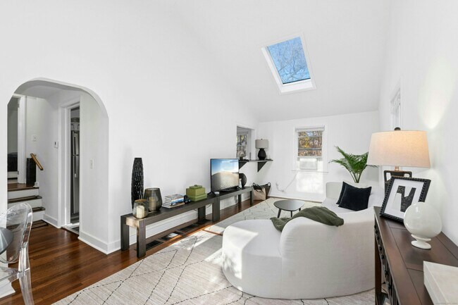 Building Photo - 2 Cross Hwy