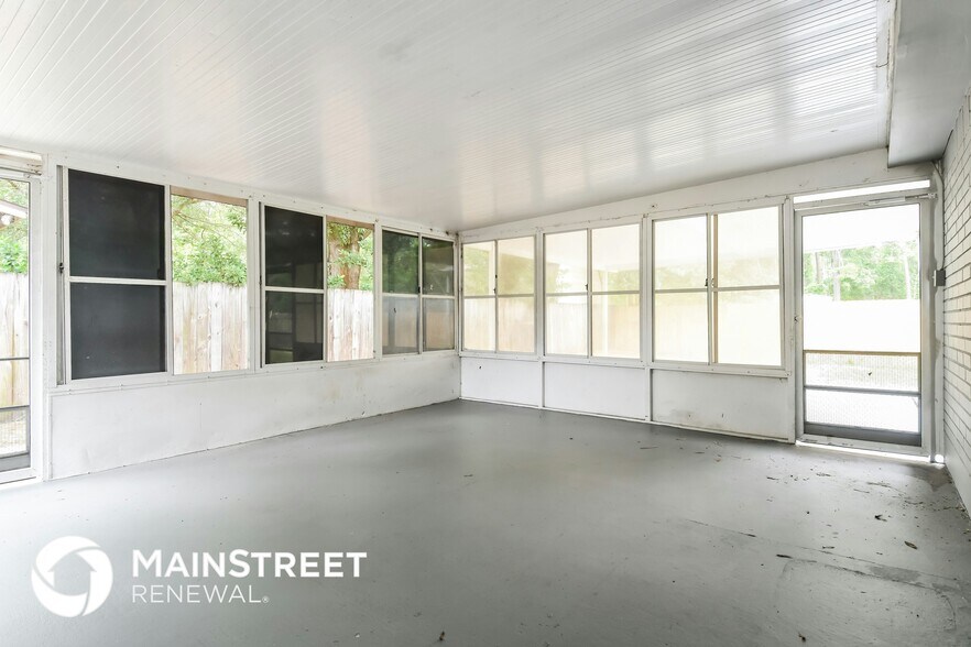 Building Photo - 10321 Dobell Rd