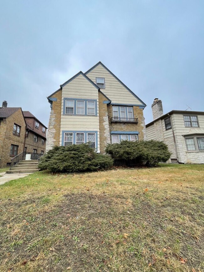 Building Photo - 2949 N Sherman Blvd