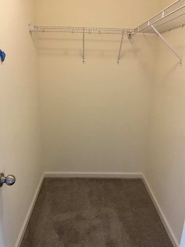 Building Photo - Adorable 2 Bedroom Townhome in Azalea Square