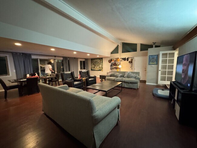 Building Photo - Mid Century Modern 3BD/2BA Arvada Home! Available 7/3/26!