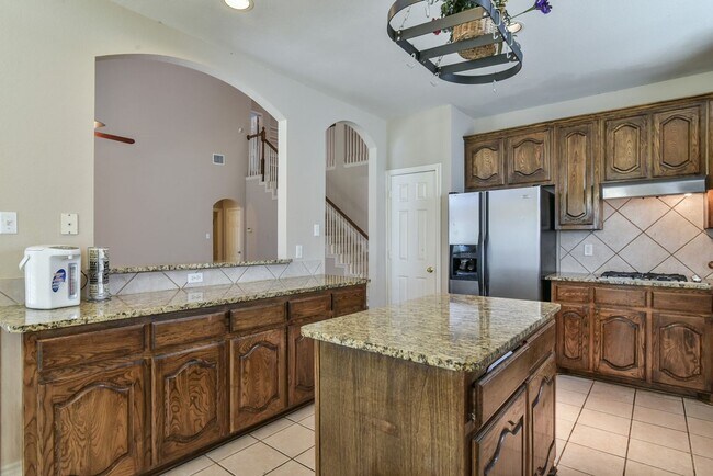 Building Photo - Large Mansfield High Home Centrally Located