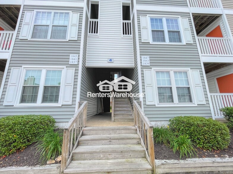 Building Photo - 1843 Chantilly Ct