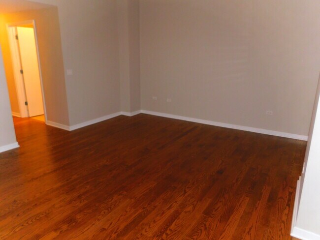 Building Photo - 6000 N Cicero Ave