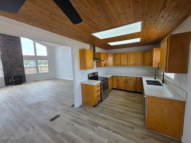 Building Photo - 270 W Patricia Ave