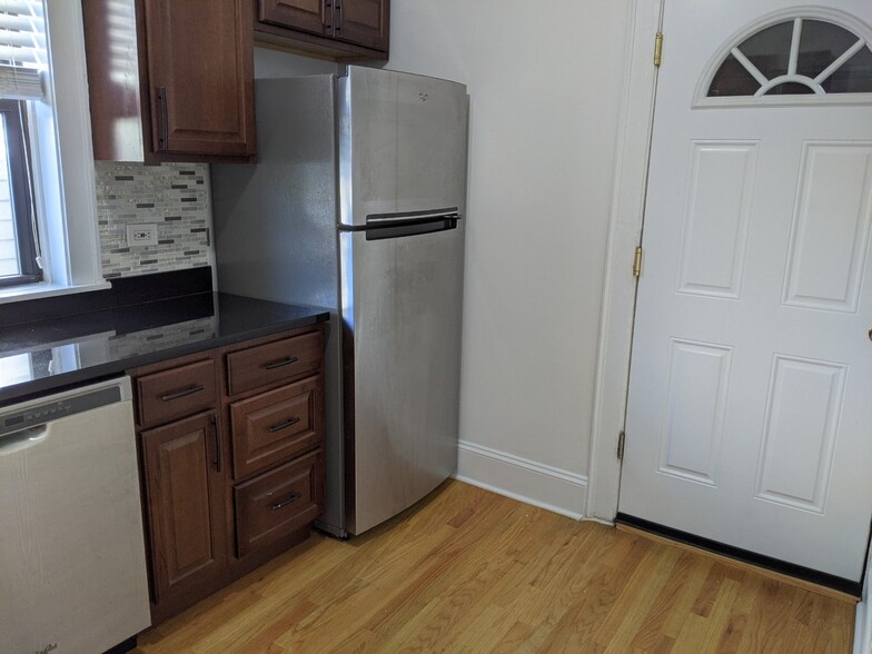 Building Photo - 716 Reba Pl