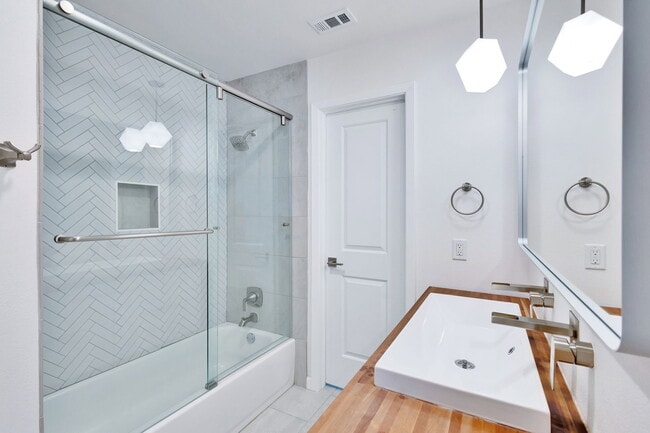 Building Photo - 2815 Inridge Dr