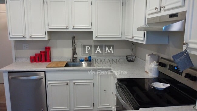 Building Photo - 13350 W Bluemound Rd