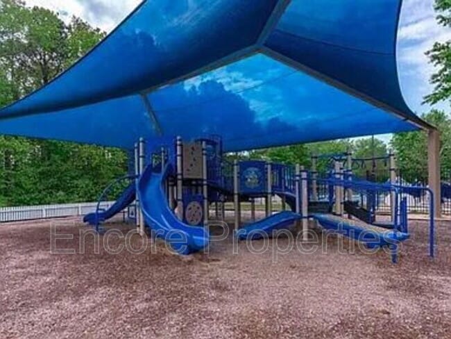 Building Photo - 221 Danesway Dr