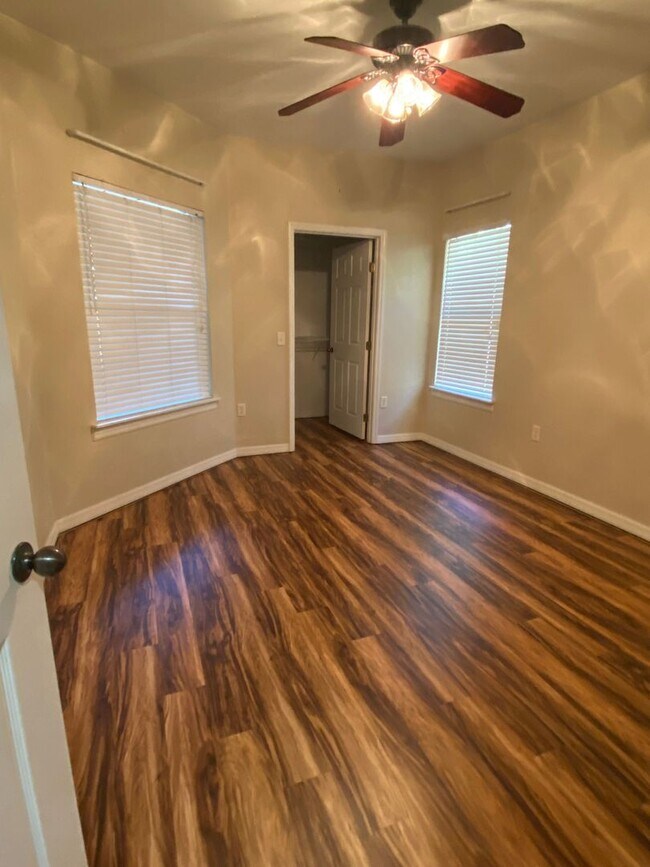 Building Photo - Lovely Condo in The Greens at West End