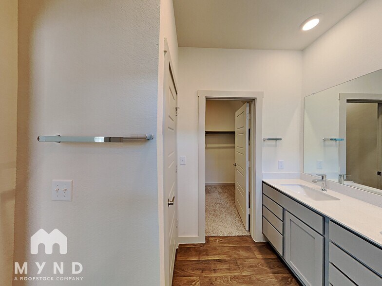 Building Photo - 3029 Egan Dr