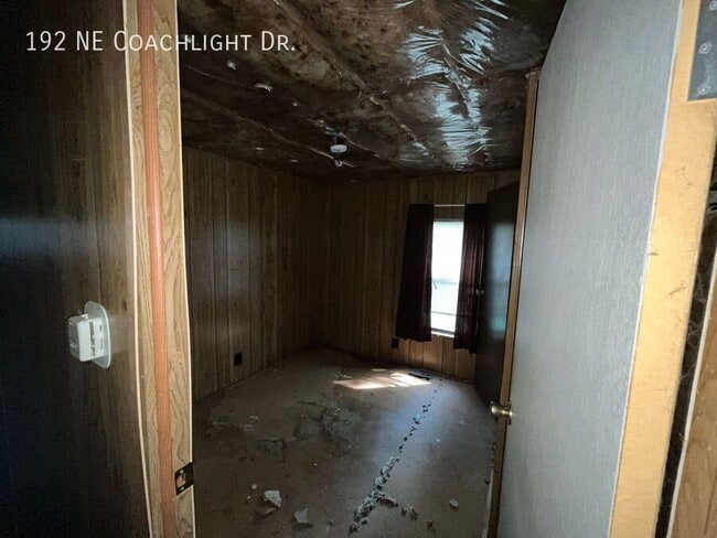 Building Photo - 192 Coachlight Dr