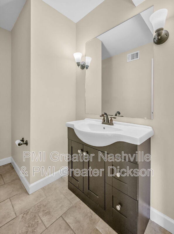 Building Photo - 8207 Sawyer Brown Rd