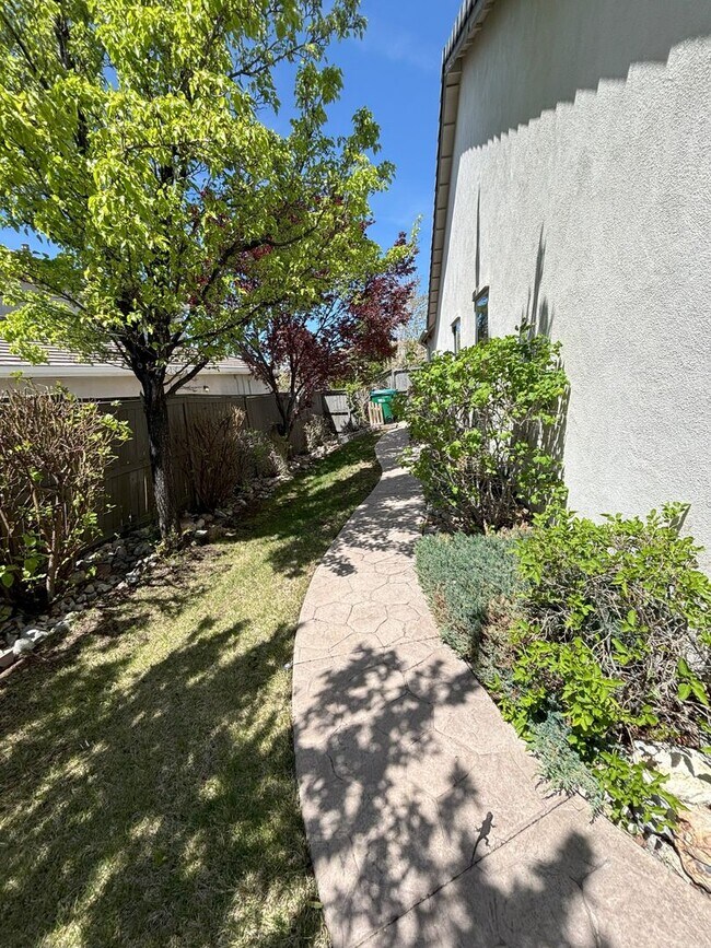 Building Photo - Sprawling Home Near UNR - One Level Living with 4 Beds - 3 Baths - 3 Car Garage