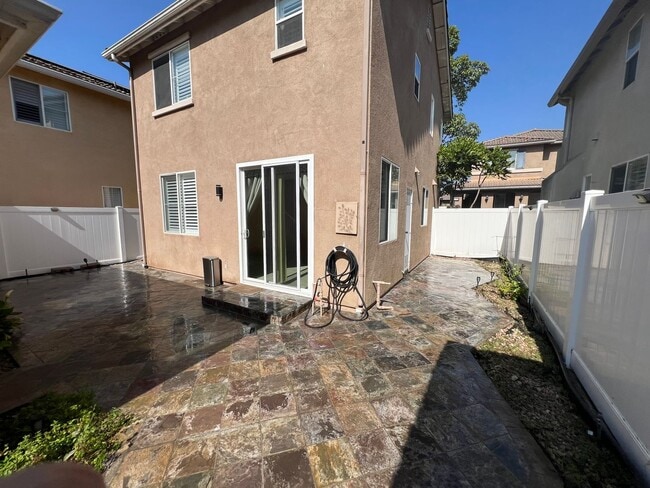 Building Photo - Charming 2 Bed 2.5 Bath Detached Home in G...