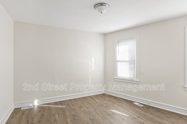 Building Photo - 701 N Warwick Rd