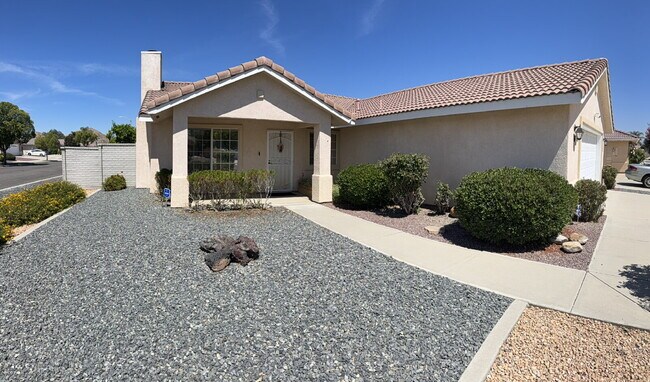 Building Photo - Gorgeous, Newly Redone 3 bed 2 Bath Home in The Most Sought-After Adult Community in Hemet!