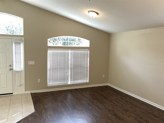 Building Photo - 1312 River City St