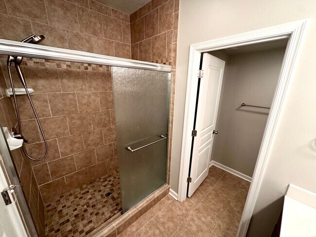 Building Photo - 200 Seasons Circle, Unit 604, Suffolk, Va,...