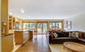 Building Photo - 4720 Chevy Chase Dr