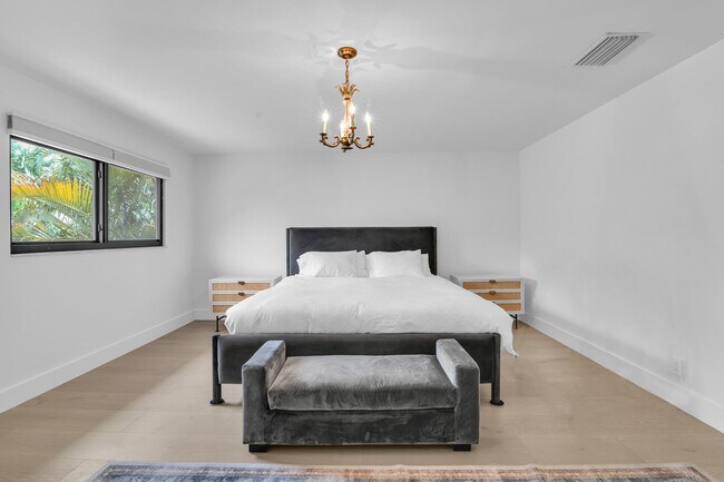 Building Photo - 753 Villa Portofino Cir