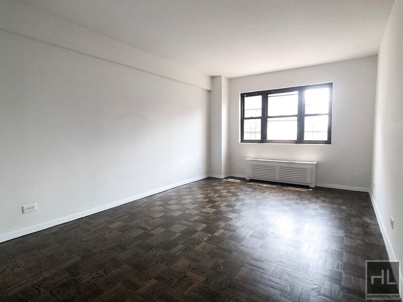 Primary Photo - EAST 35 STREET