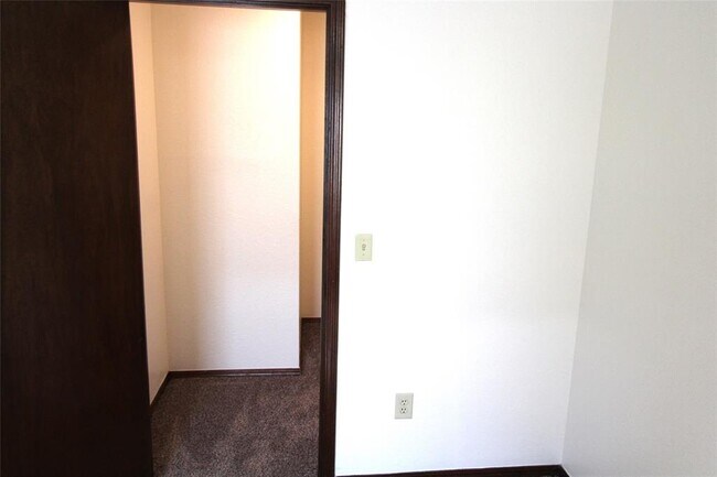 Building Photo - 316 Falcon Ct