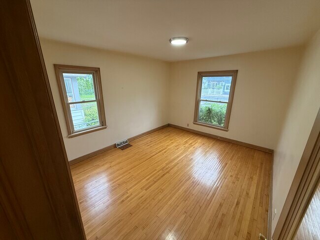 Building Photo - 3901 N Thomas Ave