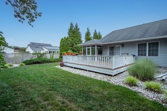 Building Photo - For Rent – Beautifully Updated Townhome in Gull Point a Waterfront Community
