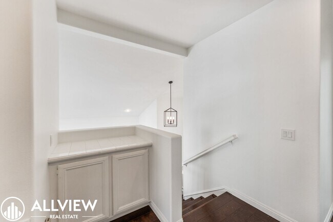Building Photo - Beautiful 3 Bedroom, 2.5 Bathroom Home in the Heart of Tustin Ranch