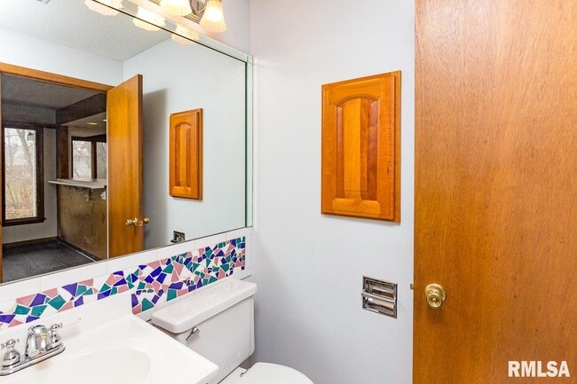 Building Photo - 3084 Parkwild Dr