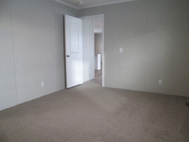 Building Photo - 153 Hawthorne Dr