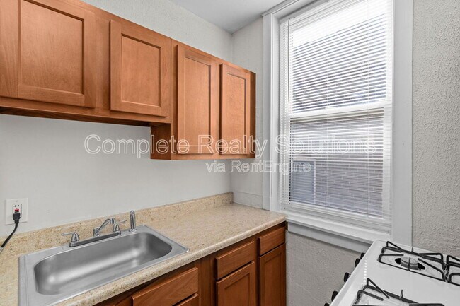 Building Photo - 4175 McRee Ave