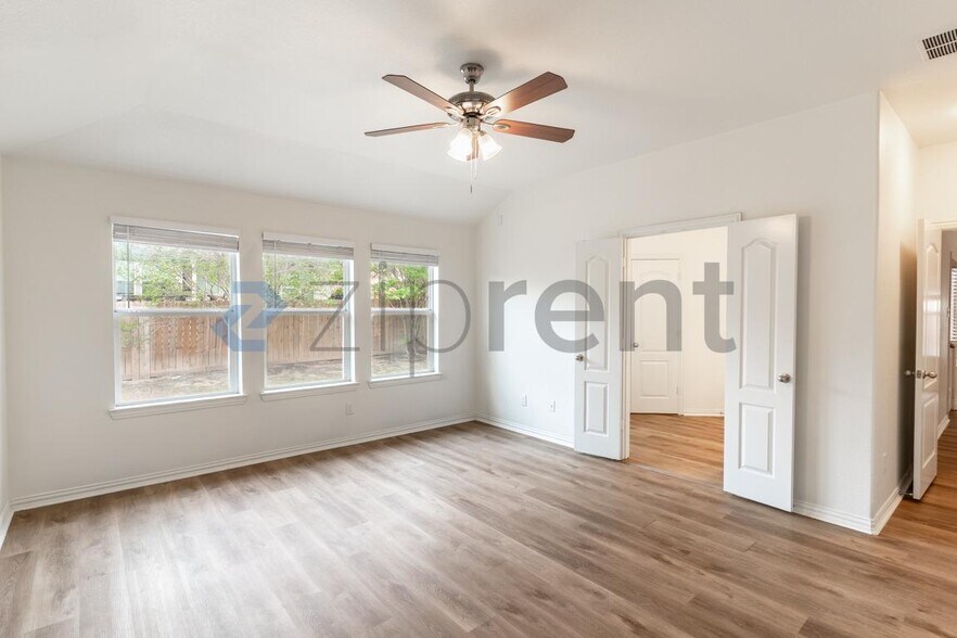 Building Photo - 232 Strawberry Blonde Dr