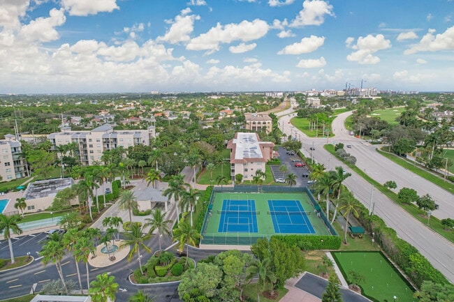 Building Photo - 6 Royal Palm Way
