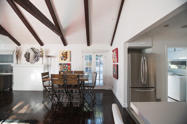 Building Photo - 920 N Beverly Glen Blvd