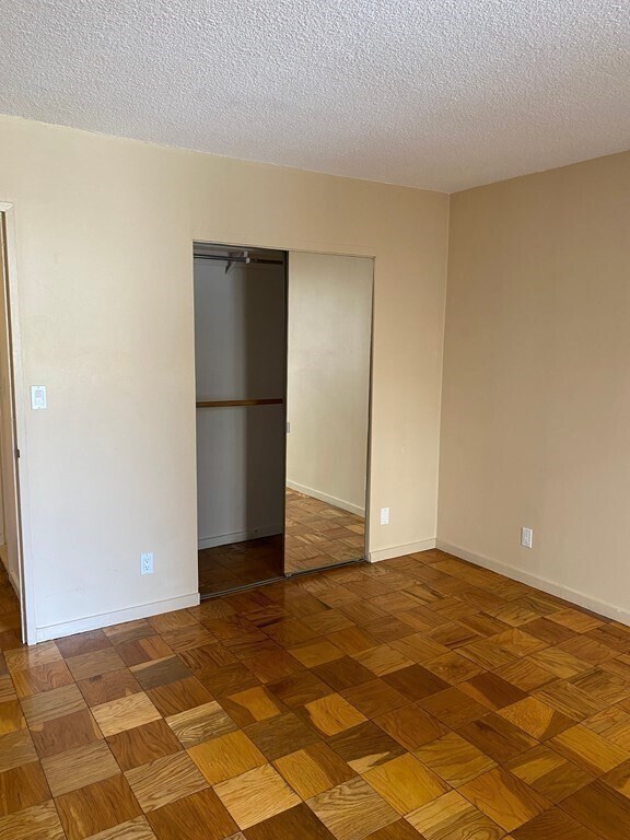 Building Photo - 99 Pond Ave