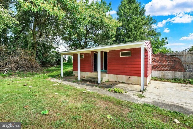 Building Photo - 211 Gale Ln