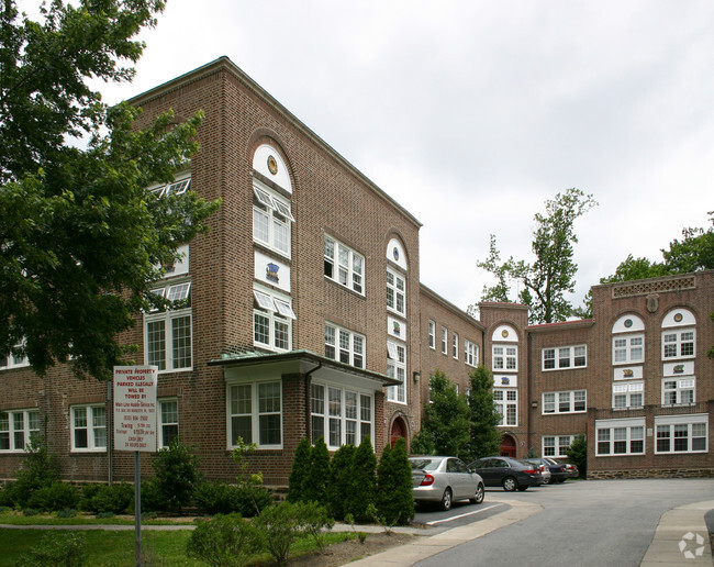 Primary Photo - College Hall Apartments