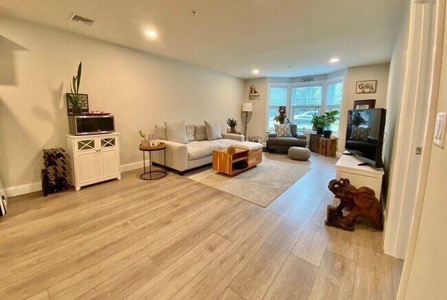 Building Photo - 949 State Rd